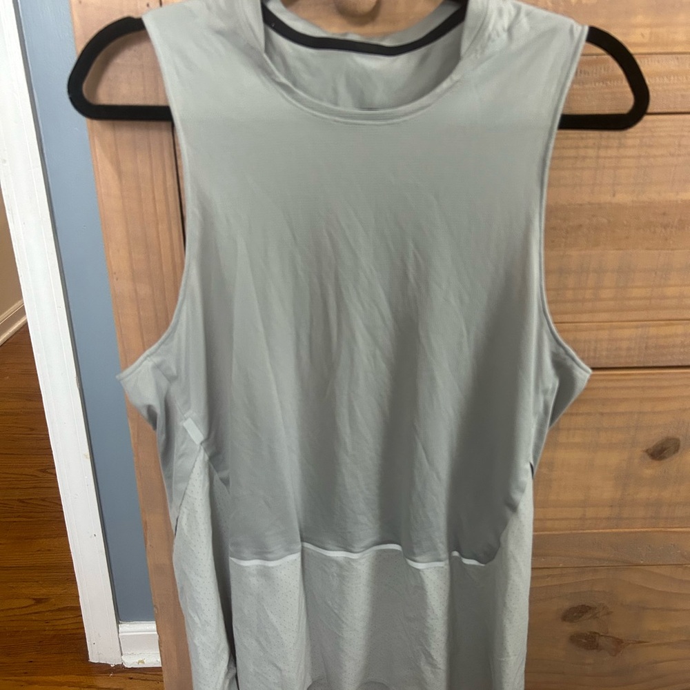 Lululemon Light Gray Sleeveless Men’s Active Tank Top - Medium